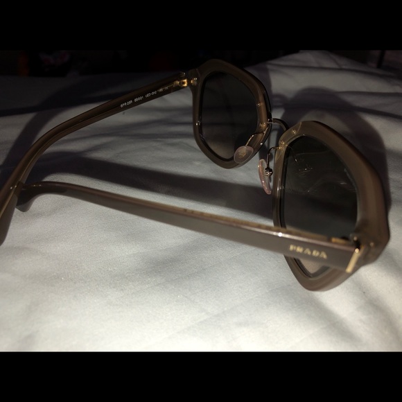 PRADA 👓 - Picture 5 of 6